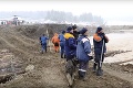 Pretrhnutie priehrad v Rusku si vyžiadalo 13 životov: Obnovili pátranie po nezvestných