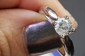 Obrovské sklamanie ženy po zásnubách: Frajer ju požiadal s prsteňom, ktorý kúpil pre svoju ex!
