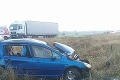 Ranná dopravná nehoda v okrese Levice si vyžiadala obeť a zranených: Cesta je uzatvorená