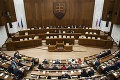 Rokovanie Národnej rady otvorí viacero dôležitých bodov: Riešiť sa budú voľby na ústavných sudcov, ale aj nedostatok rušňovodičov