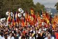 Katalánci sú nejednotní: Davy demonštrovali v Barcelone proti nezávislosti