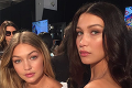 Modelky Gigi a Bella Hadid vyvolali rozruch: Sestry sa nechali nafotiť spolu a ÚPLNE nahé!