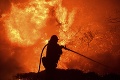 Mohutný lesný požiar v južnej Kalifornii: Evakuujú okolie Los Angeles, horia už aj domy