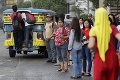 Filipínčanom tečú nervy z katastrofálneho stavu dopravy: Rada prezidentovho hovorcu ich vytočila už úplne