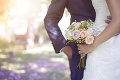 Ženích mal 2 dni pred svadbou sexuálne napadnúť družičku: Správa, ktorú jej potom poslal, dvíha tlak