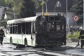 Dráma v Košiciach: Hasiči zasahujú pri požiari autobusu MHD
