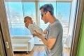 Moderátor Sajfa sa stal hrdým otcom: Dojímavé fotky s malou Sárkou