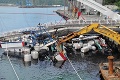 Dramatické zábery pádu mosta: Konštrukcia sa zrútila na člny s ľuďmi