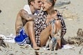 Justin Bieber a Hailey Baldwin: Manželskú krízu zaháňali na pláži