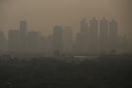 Bangkok zahalil viditeľne znečistený vzduch: Obyvatelia majú nosiť masky