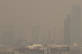 Bangkok zahalil viditeľne znečistený vzduch: Obyvatelia majú nosiť masky