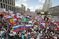 Rusom došla trpezlivosť: Tisíce ľudí sa zišli na zhromaždení na podporu nezávislých kandidátov