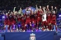 Vydarená provokácia: Fanúšikovia Liverpoolu sa vysmievajú rivalom z Manchestru