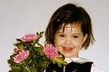 FOTOhádanka: Kto je táto malá kvetinárka? Stala sa z nej hviezdna speváčka