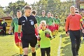 Rarita v zápase 7. futbalovej ligy v Prestavlkoch: Neuhádnete, kto pískal duel otca a syna