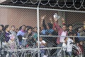 Trumpove vyhrážky sa dočkali úspechu: Rapídny pokles migrantov na americkej hranici s Mexikom