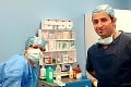 Falošný plastický chirurg Ghazi vedel, koho si najať: Vďaka sexi právničke sa mu môže na chvíľu uľaviť!