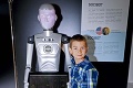 Interaktívna výstava a virtuálna realita v Bratislave: Robot vás pomasíruje aj pozve na rande