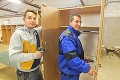 V dielni vyrábajú nábytok pre policajtov: Nezamestnaní sa stali stolármi!