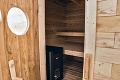Pri Spišskom Hrhove vyrástla nezvyčajná atrakcia: V lese majú saunu zadarmo