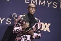 NAJ outfity z udeľovania televíznych cien Emmy: Červený koberec ovládli sexi herečky a extravagantní muži!