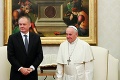 Prezident Kiska bol u pápeža: Odovzdal mu vianočné gule zo Slovenska