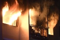 Poplach v Bratislave: Hasiči likvidujú požiar v byte, jedna osoba je zranená