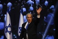 Patová situácia v Izraeli: Strana Modrá a Biela má zatiaľ 33 kresiel, Netanjahu iba o jedno menej