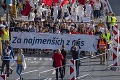 Pochod za práva nenarodených detí: V Bratislave ho prišlo podporiť 50 000 ľudí