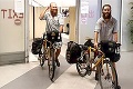 Toto sú skutoční fanúšikovia: Na bicykli z Londýna do Tokia kvôli MS v ragby!