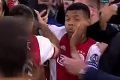 Kapitán Ajaxu pobavil fanúšikov: Za dobrý výkon sa mladíkovi odvďačil svojsky
