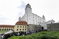 Na Bratislavskom hrade spustili predaj nulovej bankovky: Šialené! Pre tento motív stáli zberatelia v rade celý víkend