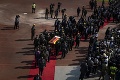Zimbabwe sa na štátnom obrade rozlúčilo s Mugabem: Pochovaný však bude až o mesiac