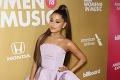 Umelec žaluje Arianu Grande pre záber vo videoklipe: Od speváčky žiada jednu vec