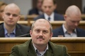 Pravda o slovenských politických stranách: Najbohatší je Smer, zarážajúce fakty o Dankovej SNS!