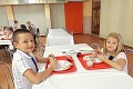 Slovenské školy sa už niekoľko dní pasujú s novým zákonom: Ako u nás fungujú obedy zadarmo