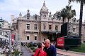 Český milionár pokľakol na červenom koberci v Cannes: S bývalou striptérkou randí len 6 týždňov
