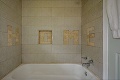 TOP 13 kúpeľní, ktoré by ste doma nechceli: Detail na fotke č. 6 vám spraví deň