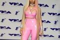 Podarila sa Nicki Minaj najvulgárnejšia titulka všetkých čias?! Obnažené prsia a jazyk v rozkroku
