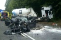 Vážna nehoda pri Lučatíne: Kamión sa zrazil s osobným autom, hlásia 2 zranených