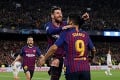 Messi a Suárez si užívajú slnečnú Ibizu: Sexi manželky predviedli božské telá