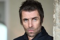 Kontroverzný spevák Liam Gallagher sa tretíkrát ožení: Áno povie sexi brunetke