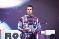 Kontroverzný spevák Liam Gallagher sa tretíkrát ožení: Áno povie sexi brunetke