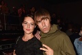 Kontroverzný spevák Liam Gallagher sa tretíkrát ožení: Áno povie sexi brunetke