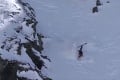 Hrôzostrašný pád freestylovej lyžiarky: Medzi skalami letela bez prilby!