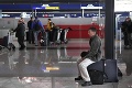 Kuriózny prípad z letiska: Muž si kúpil letenku, len aby odprevadil manželku, zatkla ho polícia