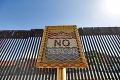 Biely dom pritvrdzuje: Šéf obrany môže zasiahnuť na hraniciach s Mexikom silou