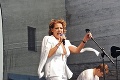 Tak tu by popovú ikonu nečakal nikto: Speváčka Sandra hviezdou jarmoku v Kláštore pod Znievom!