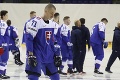 Slovenskí hokejisti mali počas voľna aj povinnosti: Fotil sa aj Ďaloga so zašitou tvárou