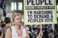 Briti vyšli do ulíc: Protestujú proti prerušeniu zasadnutia parlamentu